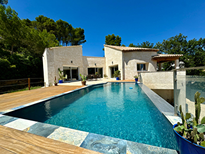 Maison Laudun l'Ardoise - 6 pièces - 305 m² avec gîte.