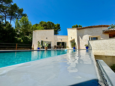Maison Laudun l'Ardoise - 6 pièces - 305 m² avec gîte.