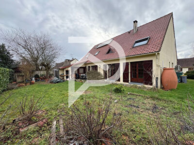 MAISON LE CHATELET EN BRIE - 7 pièce(s) - 155.87