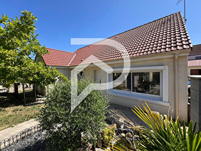 MAISON INDIVIDUELLE SECTEUR LE CHATELET - 5 pièce(s) - 120 m2