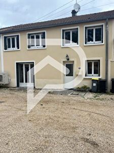 Le charme d'une maison de 92.96 m2 au coeur d'un village médiéval 92.96 m2