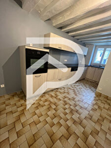 Le charme d'une maison de 92.96 m2 au coeur d'un village médiéval 92.96 m2