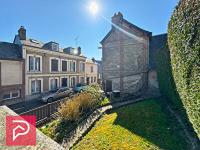 Maison en briques dans BERNAY avec jardin et garage