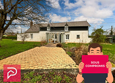 Charmante maison avec jardin arboré sur les hauteurs de BERNAY