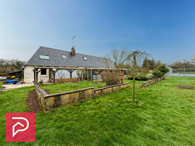 Propriété familiale région de Bernay avec terrain de 1.7 hectare