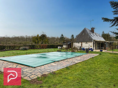 Propriété familiale région de Bernay avec terrain de 1.7 hectare