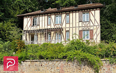 Bien historique en plein coeur de Bernay avec jardin