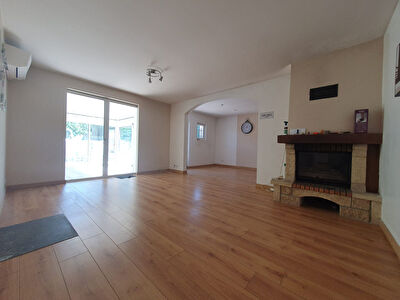 Maison Villebret  Plain Pied 5 pièce(s) 102 m2