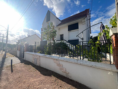 Maison Montlucon 6 pièce(s) 156.17 m2
