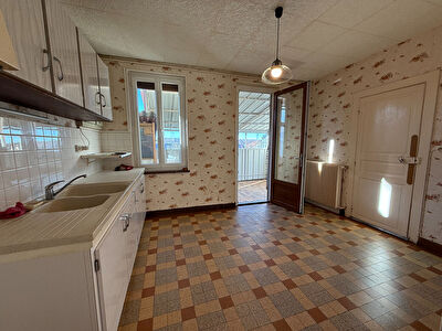 Maison Commentry  10 pièce(s)