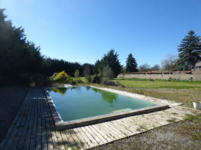 Maison Commentry avec piscine 4 chambres 160m²