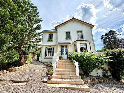 Maison Neris Les Bains 7 pièce(s) 136 m2