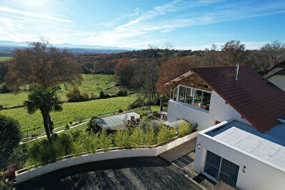 Maison contemporaine de 171 m² sur un terrain de 1 575 m².