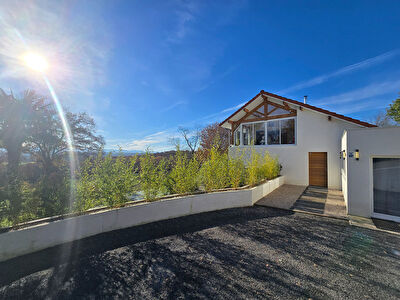 Maison contemporaine de 171 m² sur un terrain de 1 575 m².