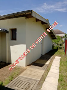 Logement mitoyen de 2 pièces avec jardinet, POUILLON centre bourg.