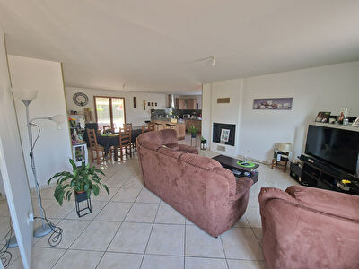 Maison de plain-pied de 94 m² sur un parc de 4 000 m².