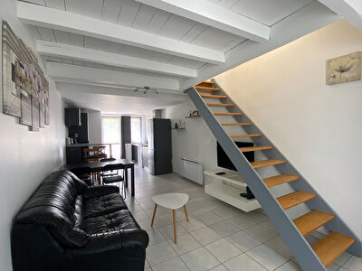 Logement duplex de 3 pièces, avec garage et jardinet, POUILLON centre bourg;