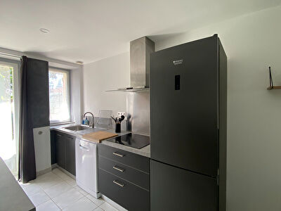 Logement duplex de 3 pièces, avec garage et jardinet, POUILLON centre bourg;