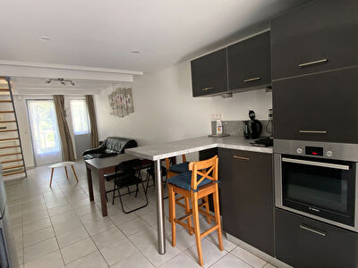 Logement duplex de 3 pièces, avec garage et jardinet, POUILLON centre bourg;