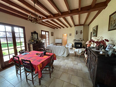 Villa en viager de 6 pièces sur terrain de 1300 m², POUILLON centre bourg