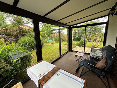 Villa en viager de 6 pièces sur terrain de 1300 m², POUILLON centre bourg