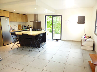 Maison de 6 pièces sur 6200 m2 de terrain, POUILLON