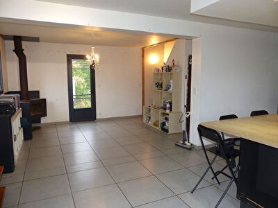 Maison de 6 pièces sur 6200 m2 de terrain, POUILLON