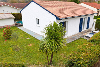 Maison de plain-pied 4 pièces 80 m² avec piscine PEYREHORADE