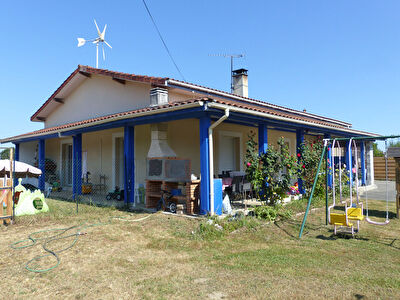 Villa traditionnelle de plain pied, 5 pièces 140 m² sur 1500 m², proche de DAX