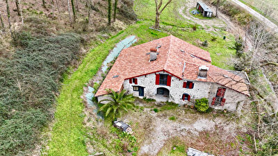 Ancienne ferme rénovée proche Peyrehorade 12 pièces 300 m²