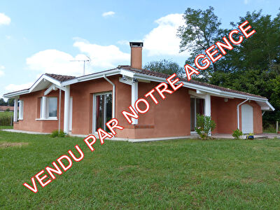 Contemporaine de plain pied 4 pièces, sur terrain de 1500 m², POUILLON