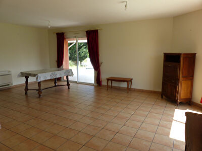 Contemporaine de plain pied 4 pièces, sur terrain de 1500 m², POUILLON