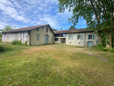 Demeure de charme, 9 pièces 267 m² et ses dépendances sur 2 Hectares, POUILLON