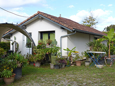 Ensemble immobilier de 2 maisons et garage sur 900 m², POUILLON centre bourg
