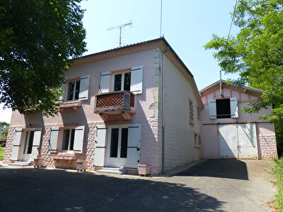 Villa de 5 pièces 135 m² sur terrain de 1400 m², POUILLON centre bourg