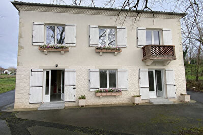 Villa de 5 pièces 135 m² sur terrain de 1400 m², POUILLON centre bourg