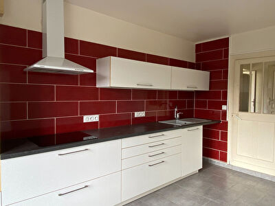 Villa de 5 pièces 135 m² sur terrain de 1400 m², POUILLON centre bourg