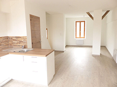 Appartement en duplex de 3 pièces 60 m², POUILLON centre bourg