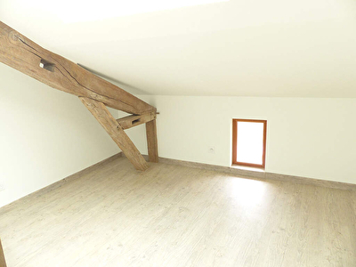 Appartement en duplex de 3 pièces 60 m², POUILLON centre bourg