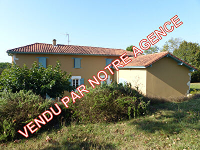 Maison de pays du 19ème, 7 pièces 160 m² sur 1700 m², POUILLON.