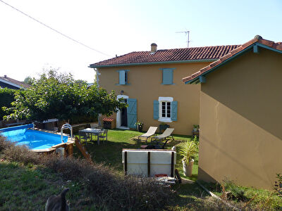 Maison de pays du 19ème, 7 pièces 160 m² sur 1700 m², POUILLON.
