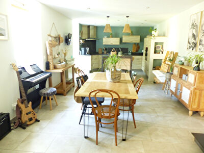 Maison de pays du 19ème, 7 pièces 160 m² sur 1700 m², POUILLON.