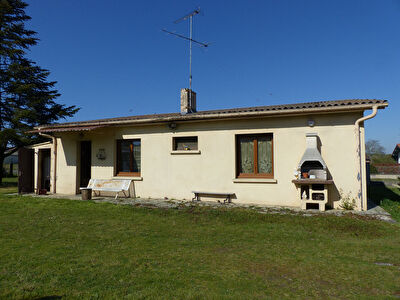 Maison de plain pied, 4 pièces sur terrain de 800 m², LALUQUE