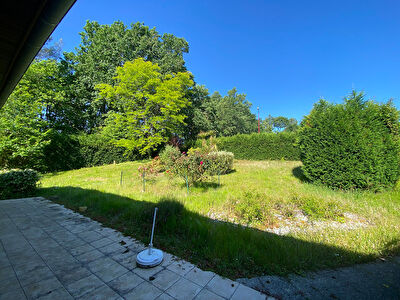 Villa traditionnelle de 4 pièces sur terrain de 2 700 m²