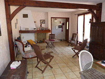 Villa traditionnelle de 4 pièces sur terrain de 2 700 m²