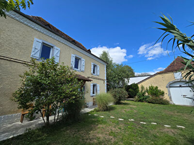 Maison Béarnaise de 152 m² et dépendances sur un parc de 3 154 m².