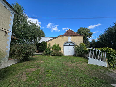 Maison Béarnaise de 152 m² et dépendances sur un parc de 3 154 m².