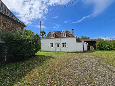 Maison Béarnaise de 79 m² et dépendances sur un terrain de 1961 m².