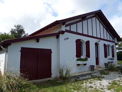 Villa rénovée de 6 pièces sur 1150 m² de terrain, HABAS centre bourg