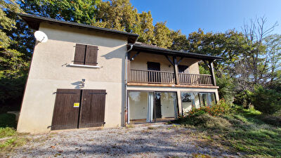 Maison sur sous-sol 7 pièces 220 m² PUYOO